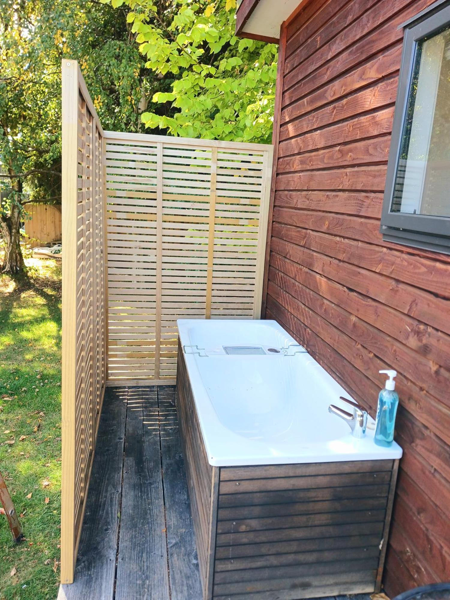 Lake Hawea Cabin With Mountain Views- Outdoor Bath! Exteriör bild